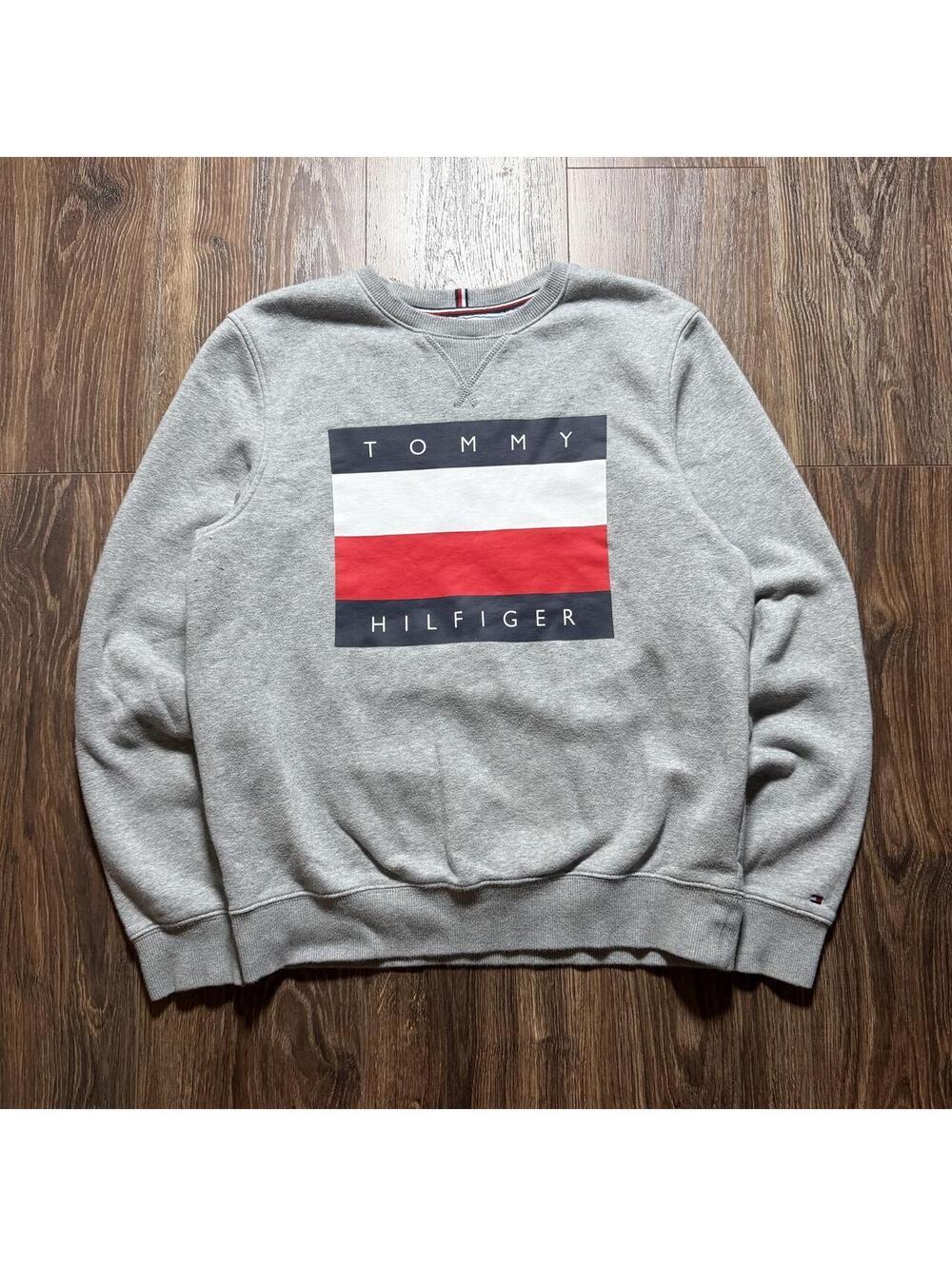 Tommy Hilfiger gray crewneck sweatshirt
